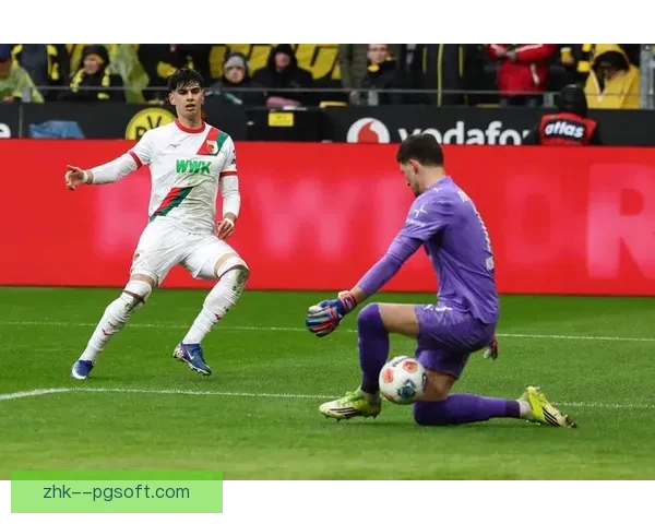 德甲多特蒙德前锋阿德耶米凭惊人速度频频撕裂防线成球队反击利器